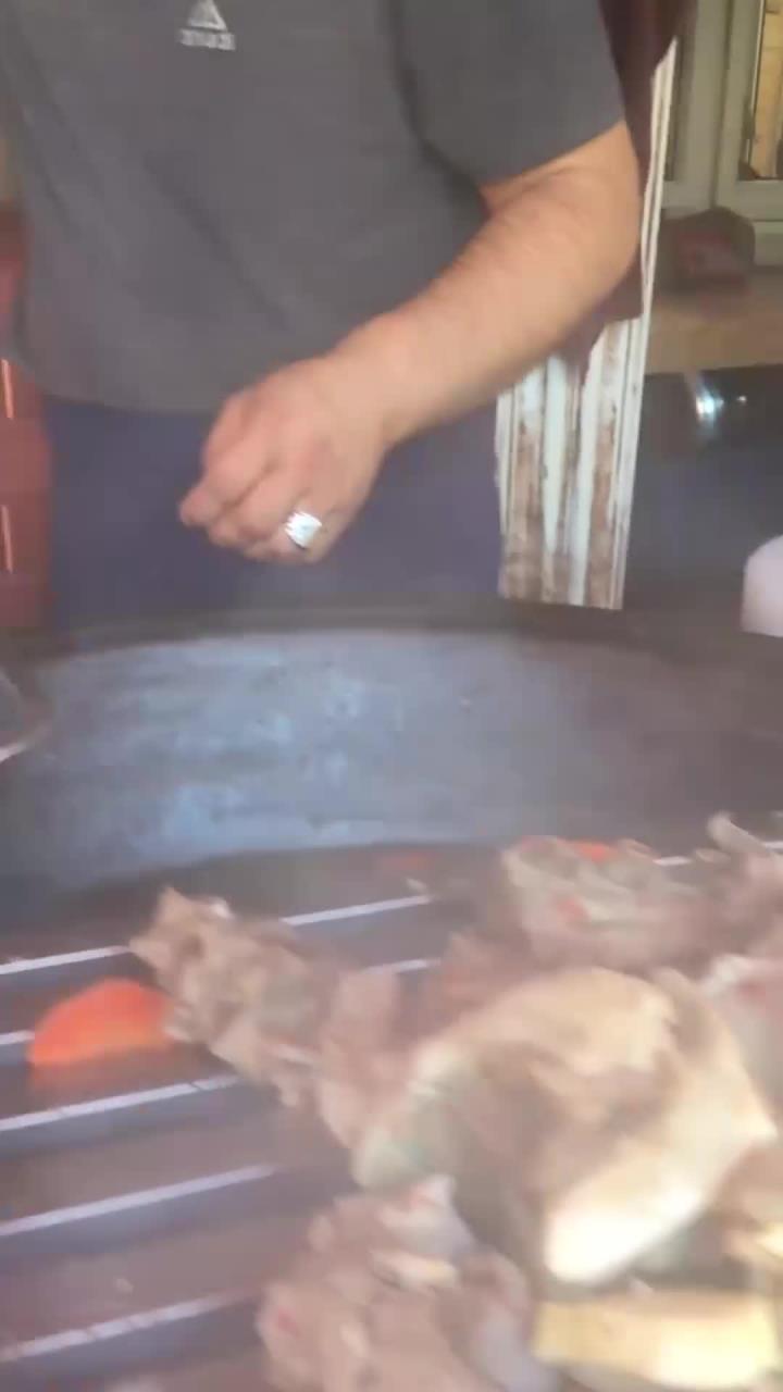 冬天来一碗羊肉胡萝卜汤,胃里暖暖的,二十块钱一碗,香!