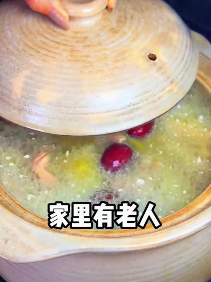 困了累了？来碗猪肚鸡汤，养胃提神，活力十足！