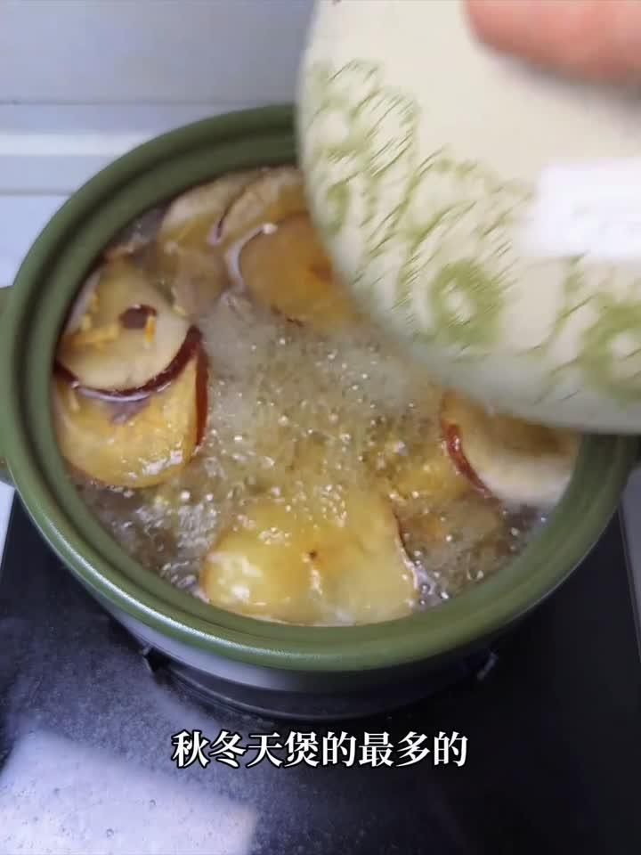 入秋炖汤首选！排骨软烂汤鲜，暖胃又滋补