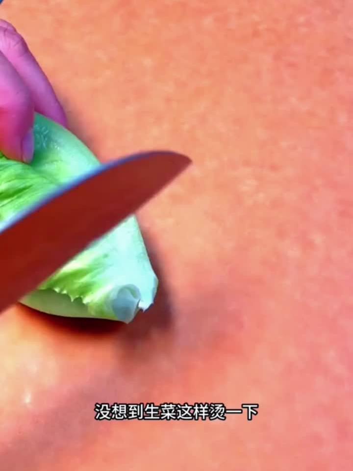 炒蒜蓉别直接下锅!多加一步,生菜脆嫩不发黑,营养不流失