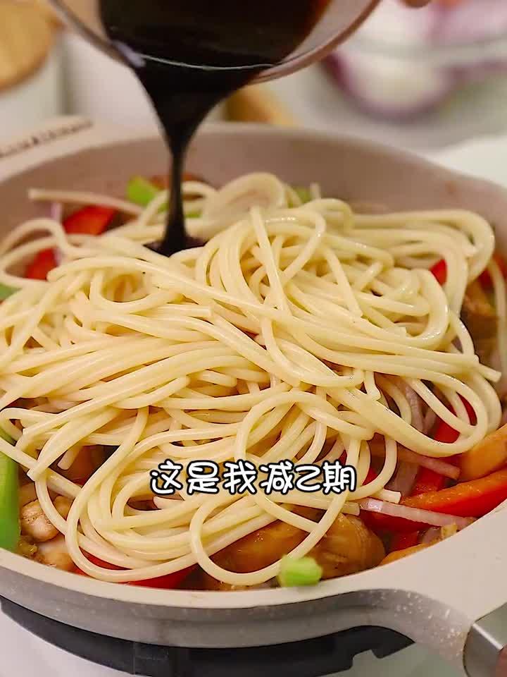 黑椒鸡腿意面