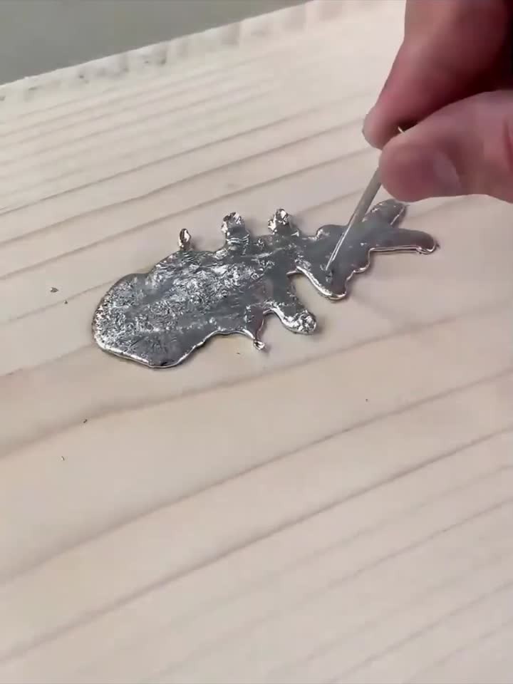 如何在10万元昂贵的桌子上制作一个鱼骨logo?