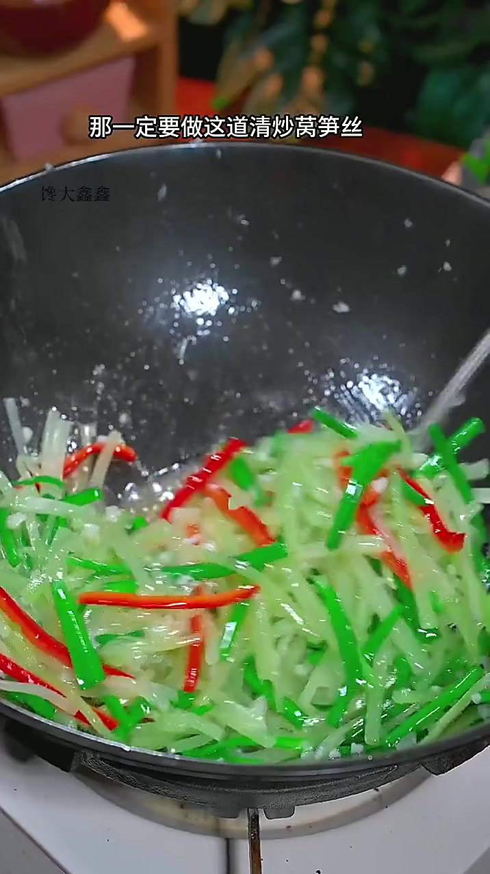 炎热的夏季，一定要多吃这道清莴笋，好吃不油腻