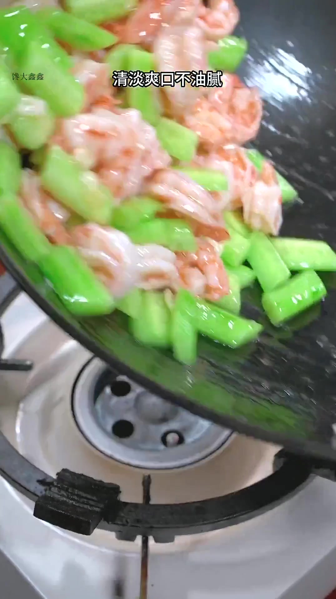 天气这么热，一定要给家人做这道清炒虾仁，好吃不油腻