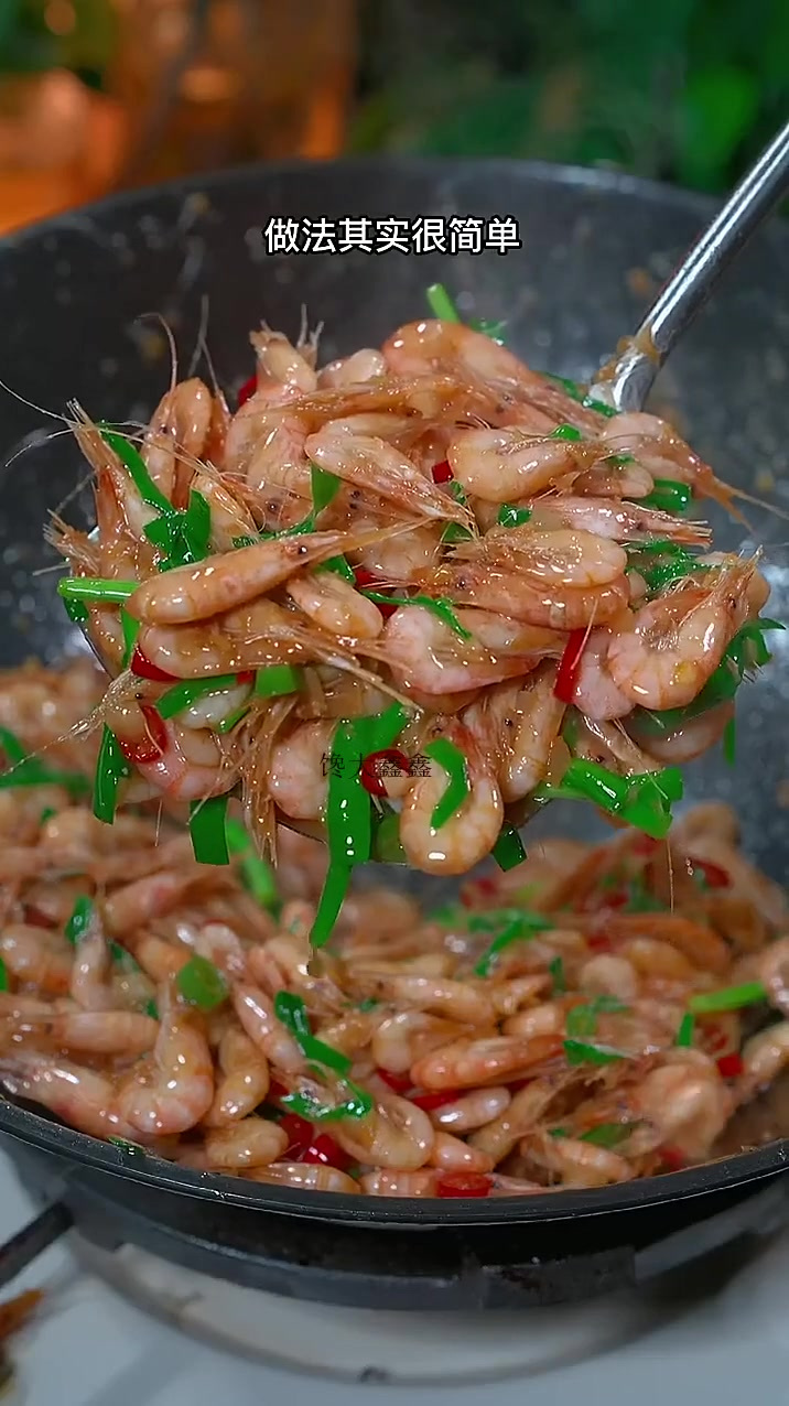 又到了春季吃小河虾的季节，鲜辣嫩香好吃到爆