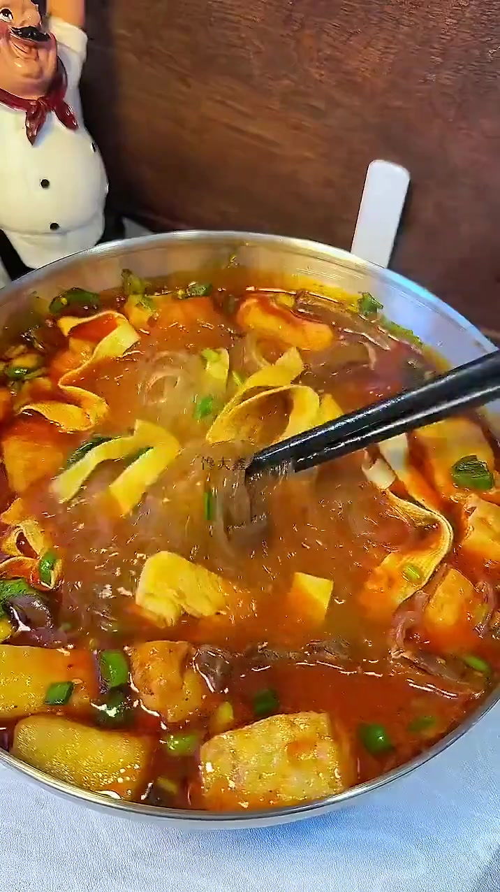 19秒学会！鸭血粉丝汤！汤鲜味美蘸饼吃绝了