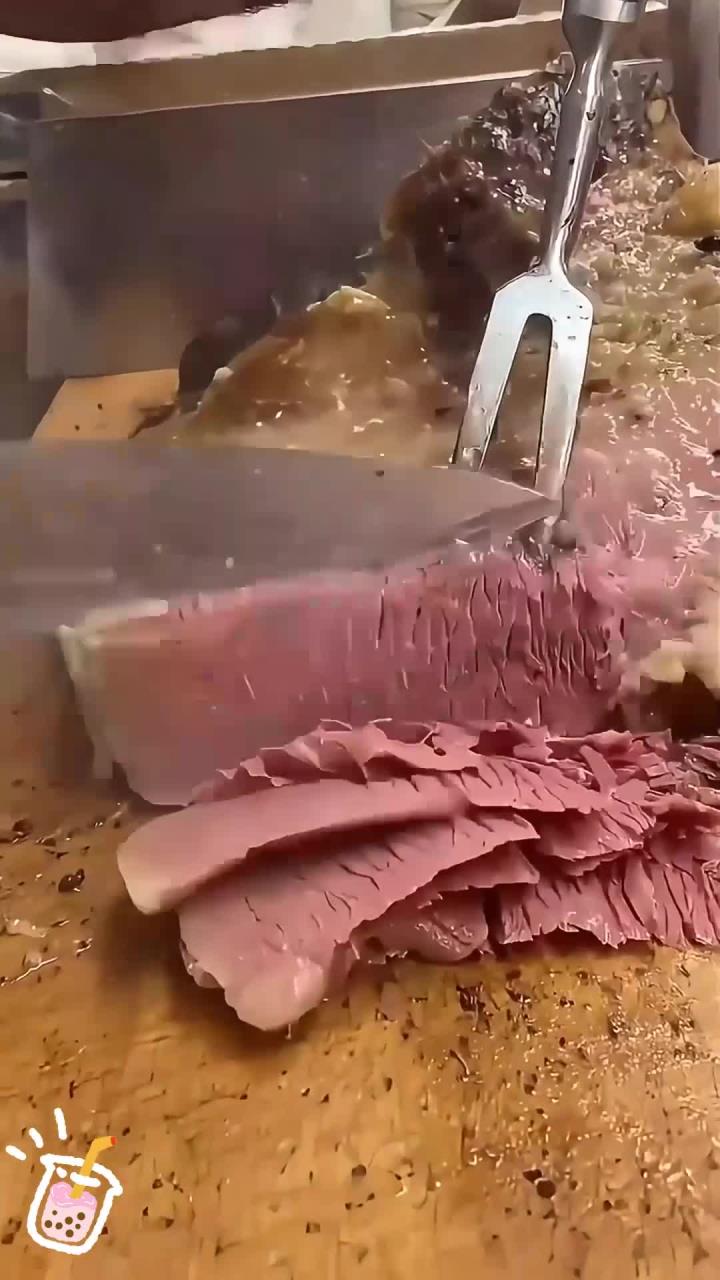 用面包片夹的肉夹馍