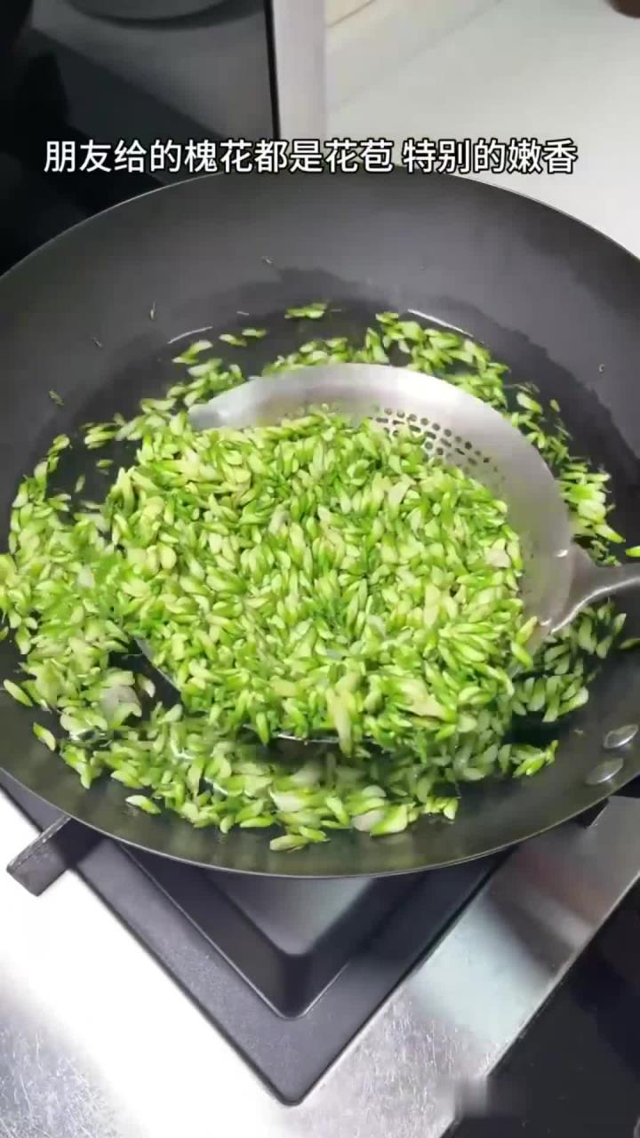 槐花炒鸡蛋