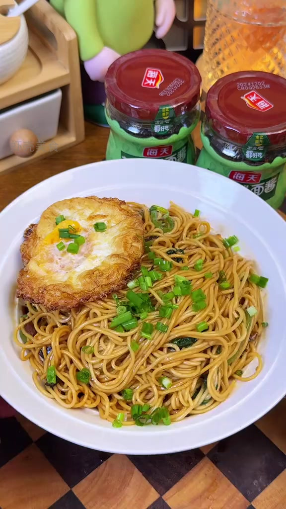 下班懒人必备:5分钟搞定美味葱油拌面!