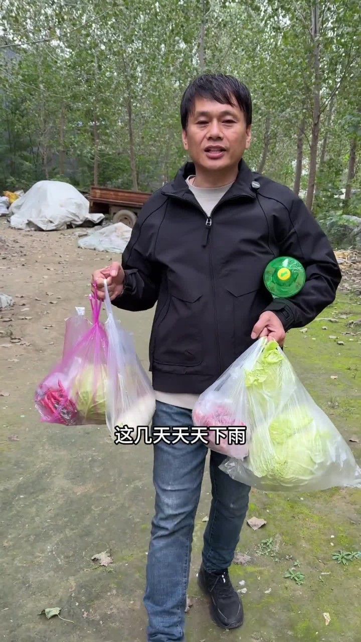 世界上最美好的味道 莫过于妈妈的味道,今天做的白菜猪肉馅大包子