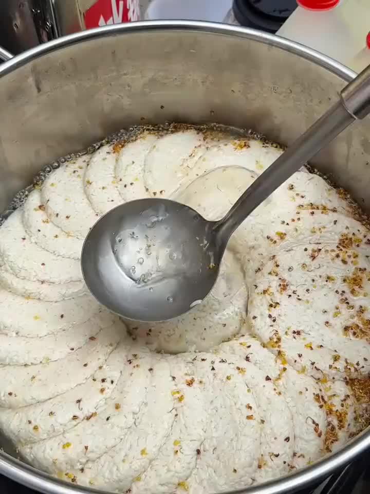 南京街头2块钱一片的桂花酒酿好好吃!