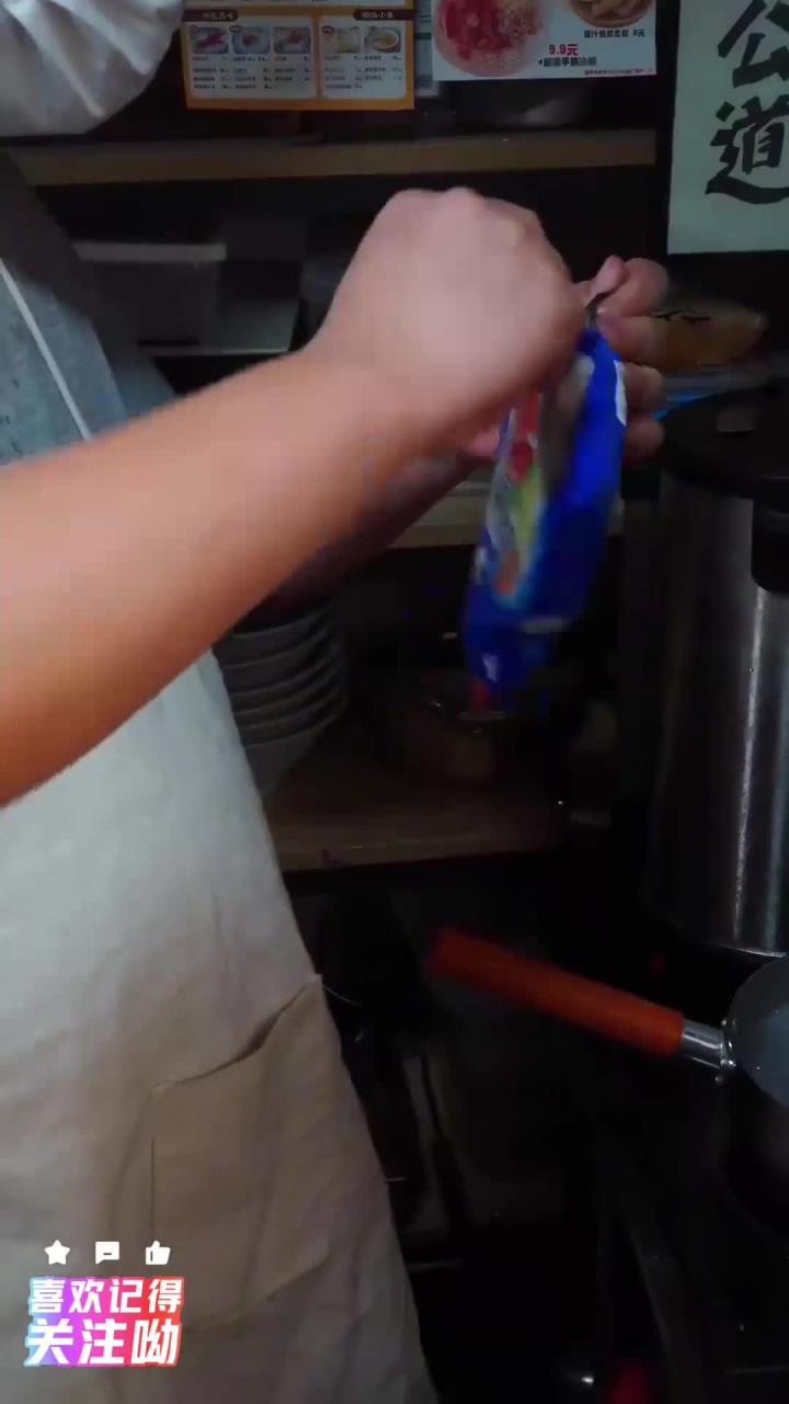 好吃又实惠,还得是鲜虾鱼板面