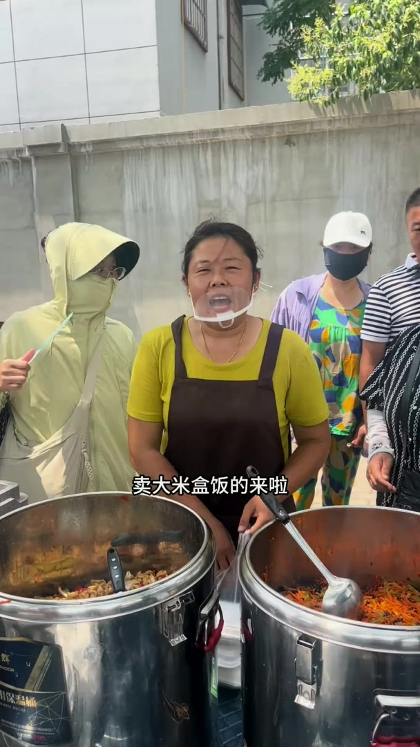 今天蒸的大米饭，炒了鱼香肉丝和红烧茄子