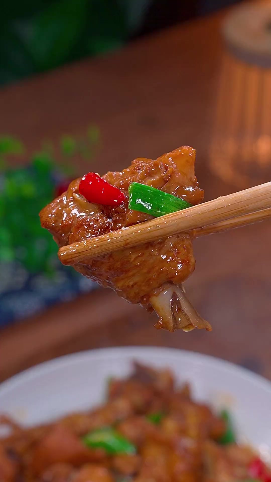 红烧辣子鸡这样做，做法简单还好吃，配上米饭能吃三大碗