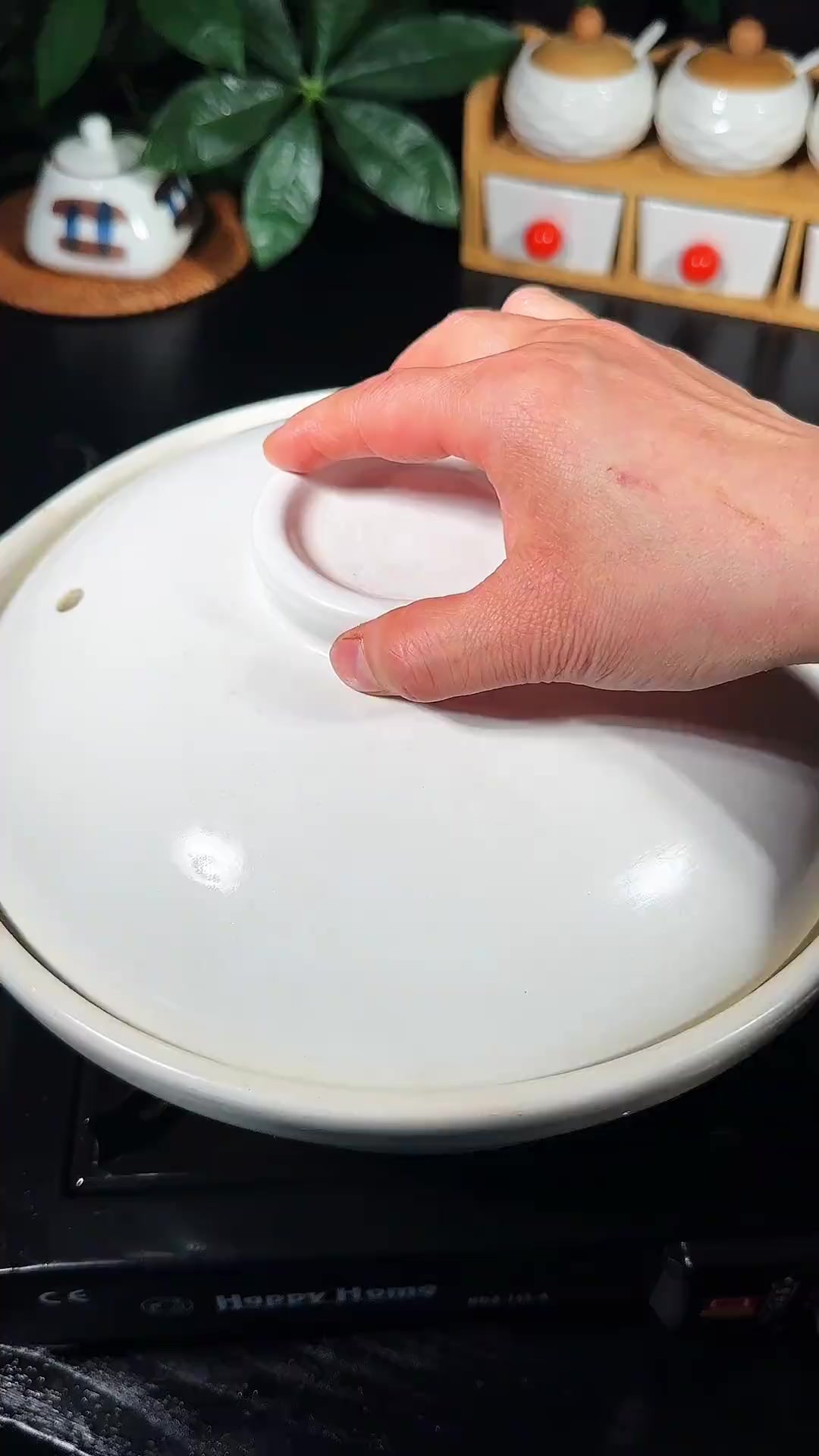 这样做的萝卜羊肉汤，不膻不柴，肉质鲜嫩汤鲜味美，全家人都爱喝