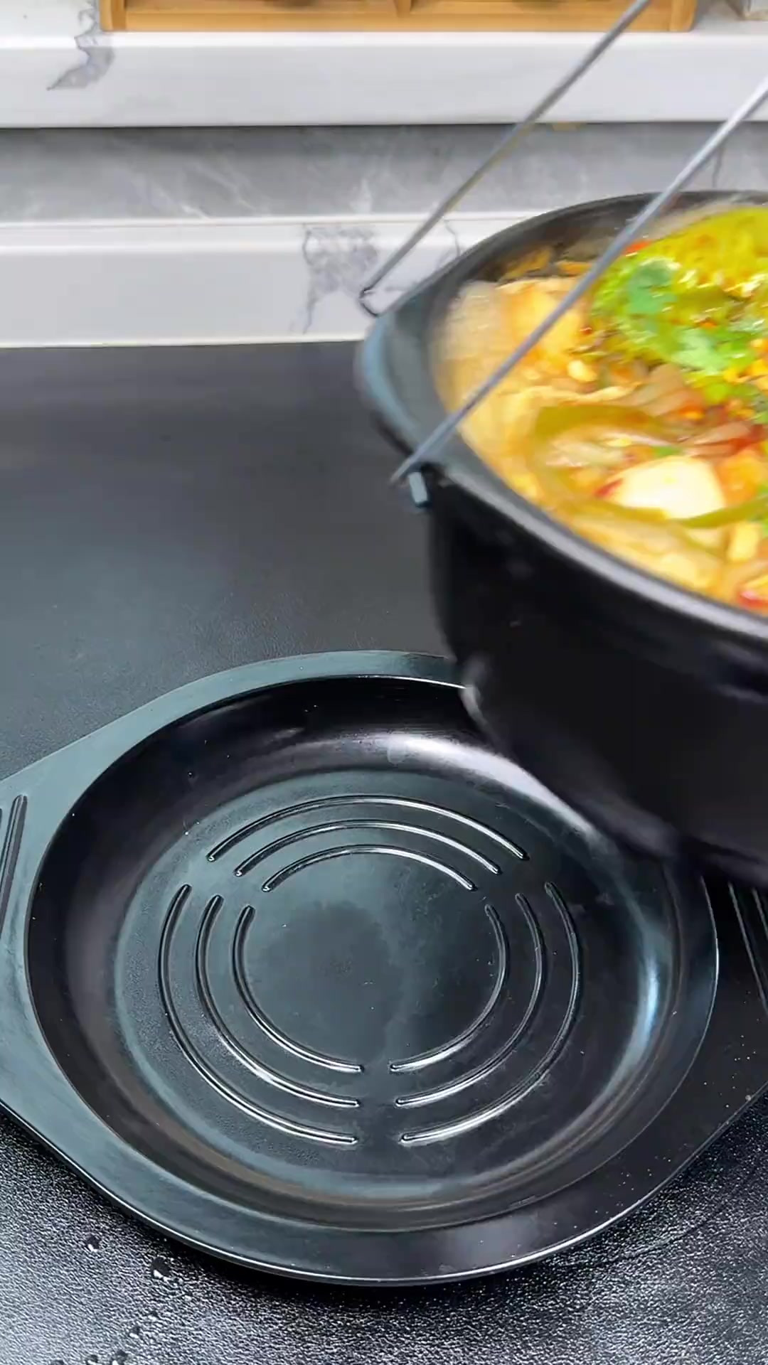 百吃不厌的砂锅麻辣烫，简单方便，孩子说比买的都好吃