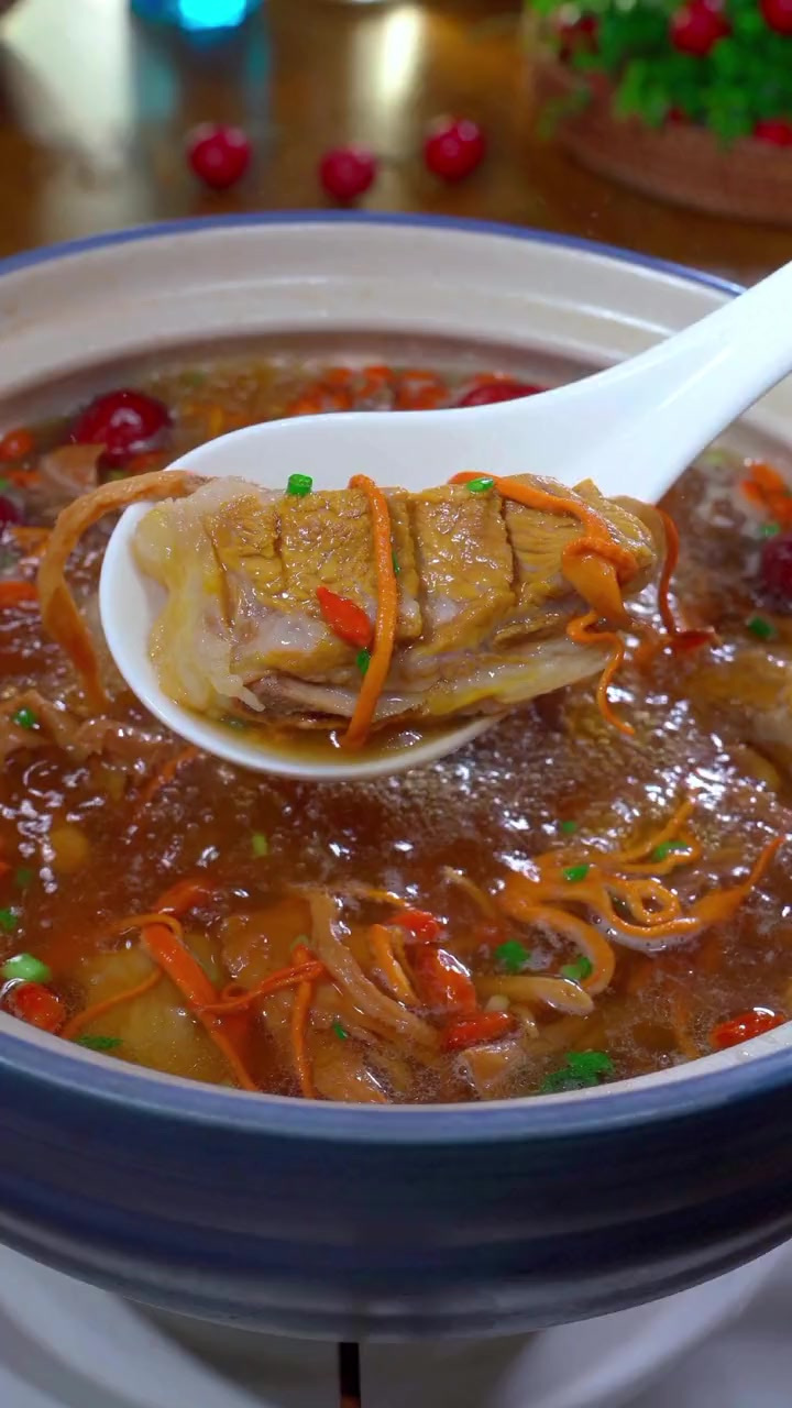 菌菇排骨汤，简单美味又好喝，这个季节要喝的汤