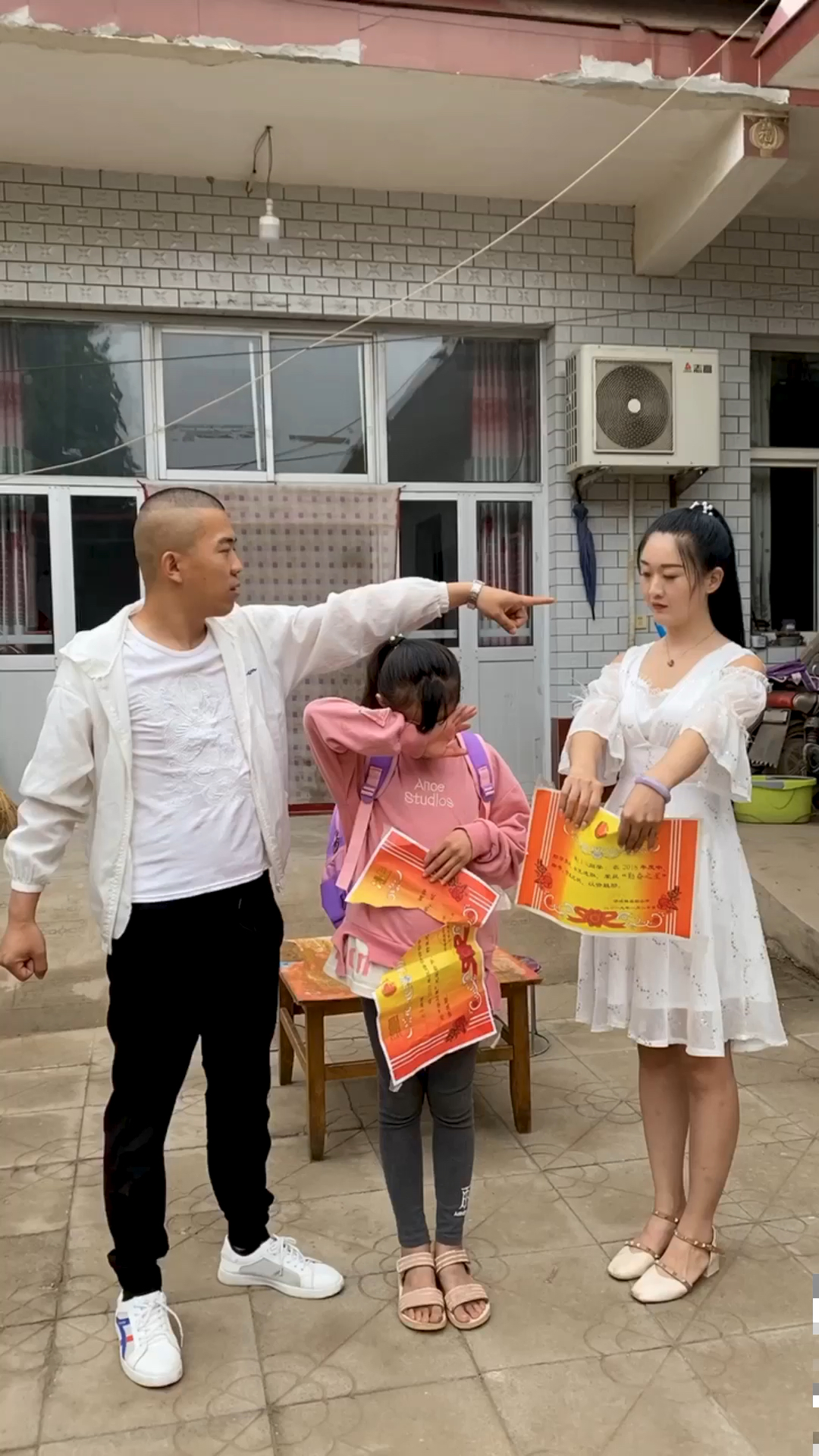 奖状不只是一张纸，而是对孩子的肯定和鼓励