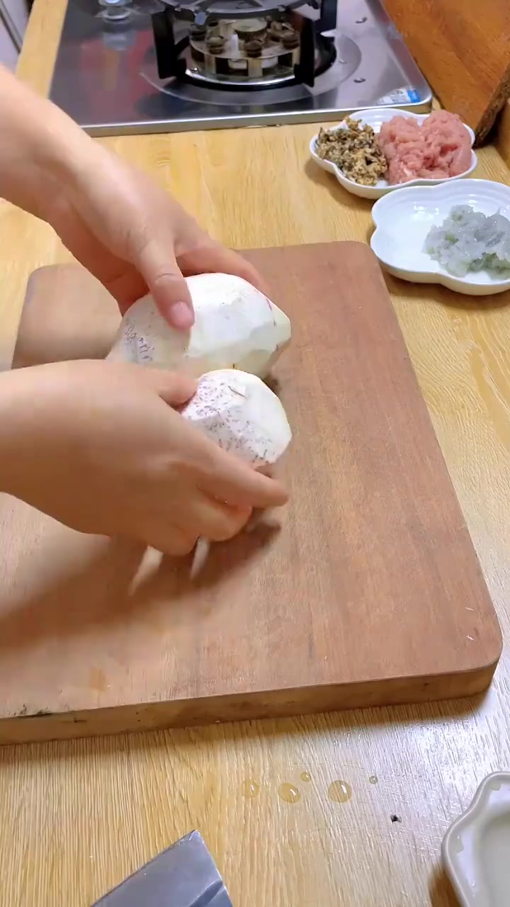 今天做了我自己喜欢吃的芋头糕一次成功