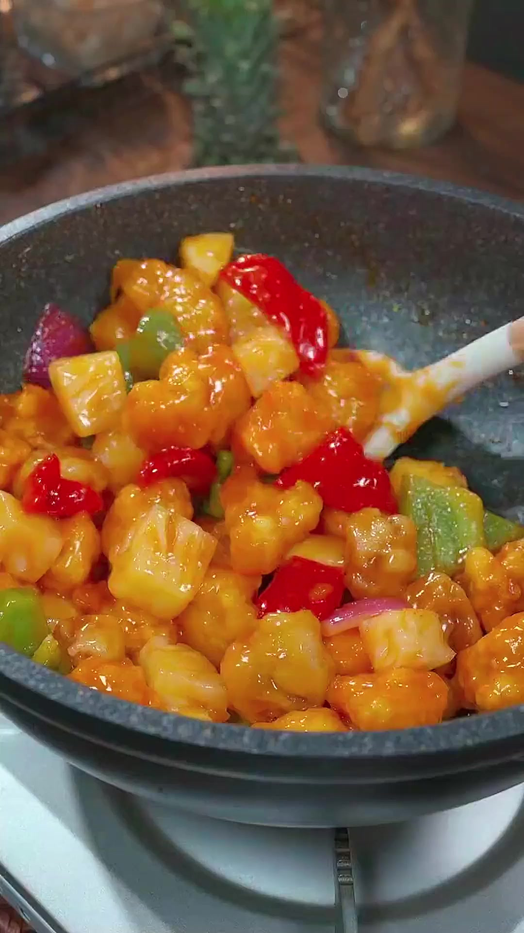 过年都要吃的菠萝咕噜肉，好吃！其实这个到底是叫咕噜肉还是咕老