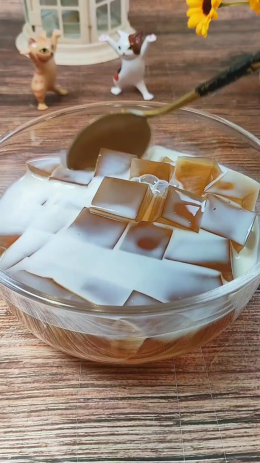 经常熬夜上火，又不爱喝凉茶，可以做个清甜的菊花糕试试