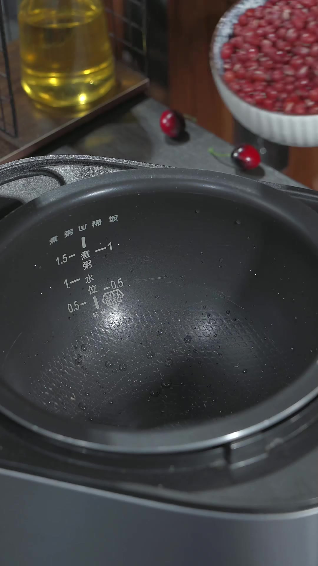 妈妈经常说，女孩子要多吃一些红豆，红糖，夏天不要贪凉，这个红