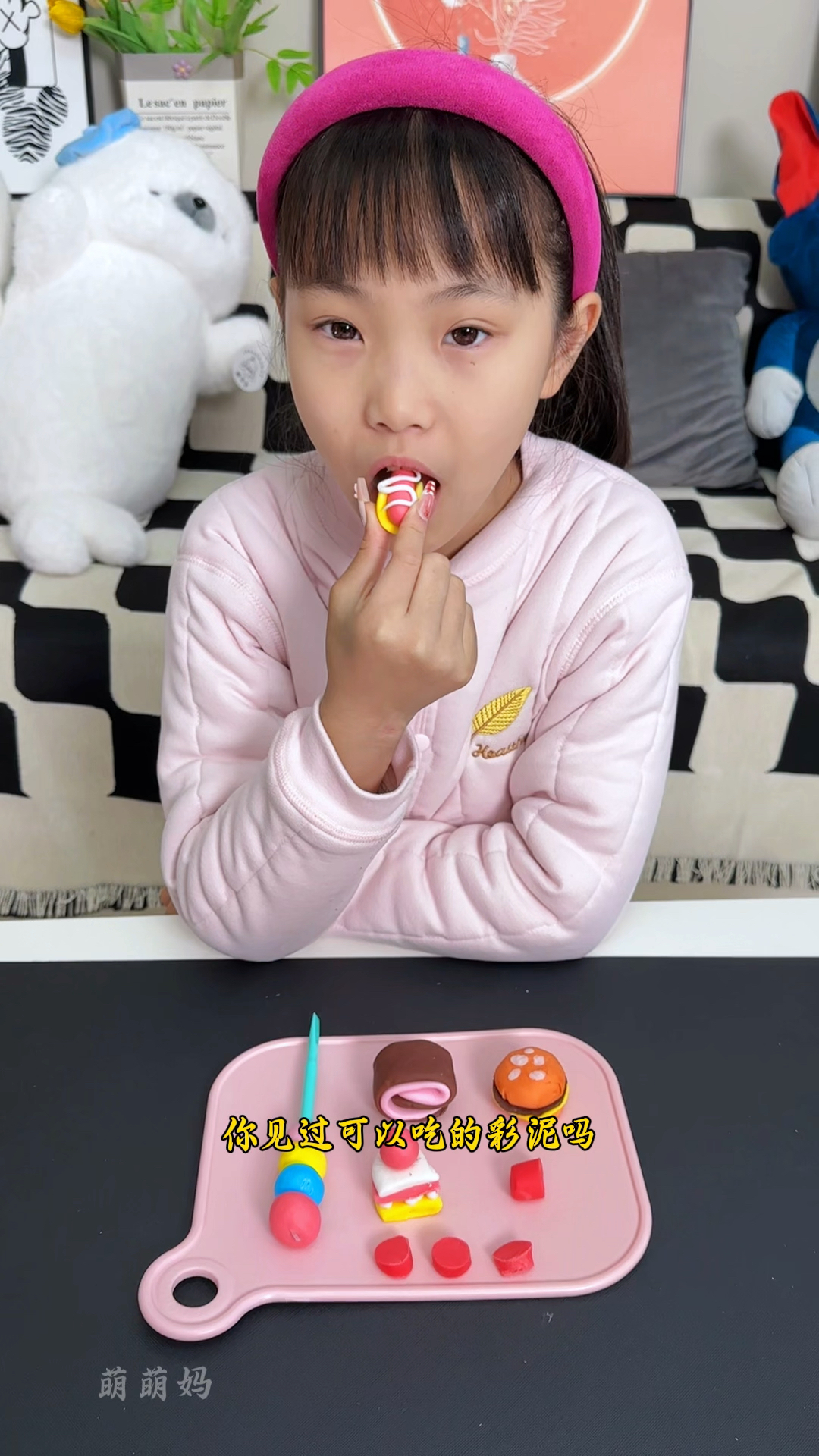 可以吃的食玩彩泥糖果,小朋友可以自己动手捏出好看的糖果造型