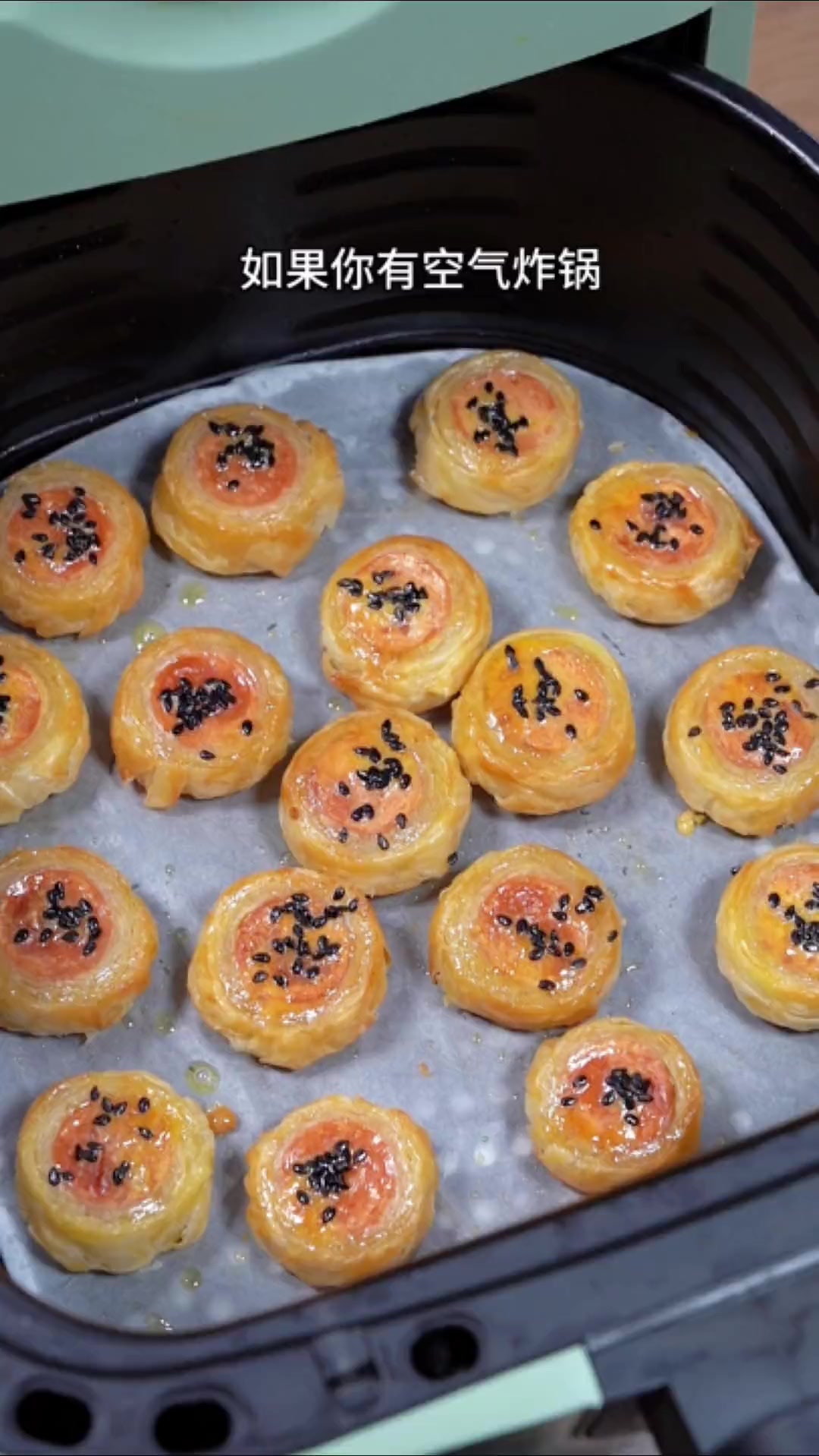 又香又酥脆酥到掉渣的手抓饼香肠卷一定要试试,简单好做又好吃