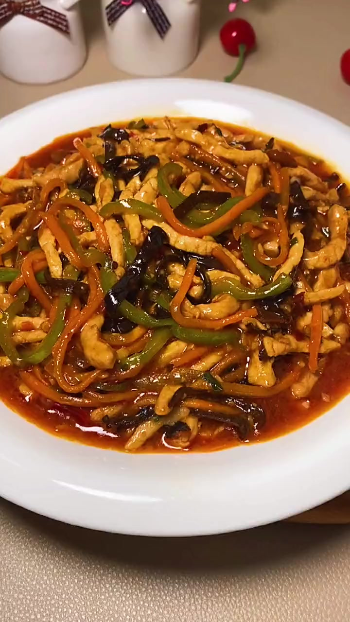 鱼香肉丝这样做,一锅米饭不够吃