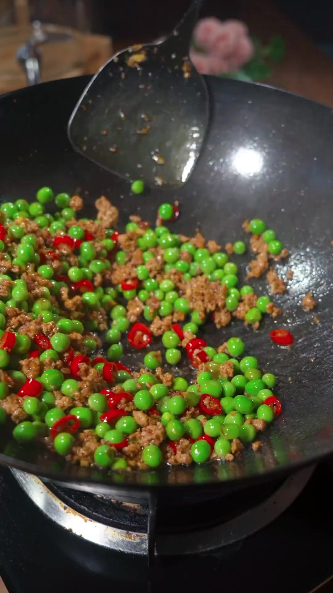 甜甜的青豆炒肉沫拌着米饭吃真的太香了