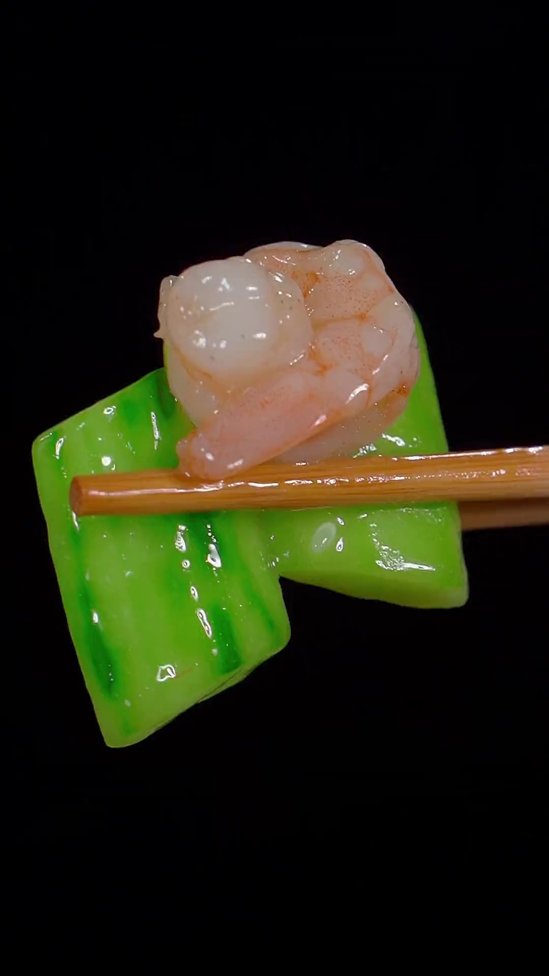 天气这么热，给家里的小朋友做一道素菜吧。清炒虾仁，好吃不油腻