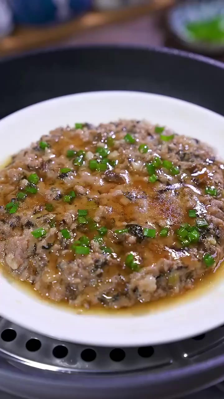 广东人都爱吃的梅菜蒸肉饼,做法简单又下饭