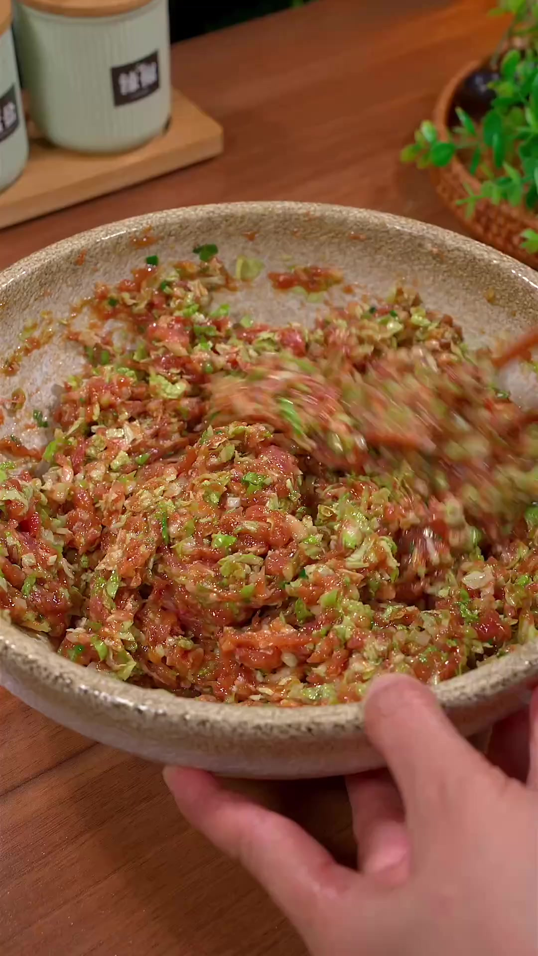 好白菜千万别让猪拱了，把它做成白菜猪肉馅饺子，鲜美多汁，我老