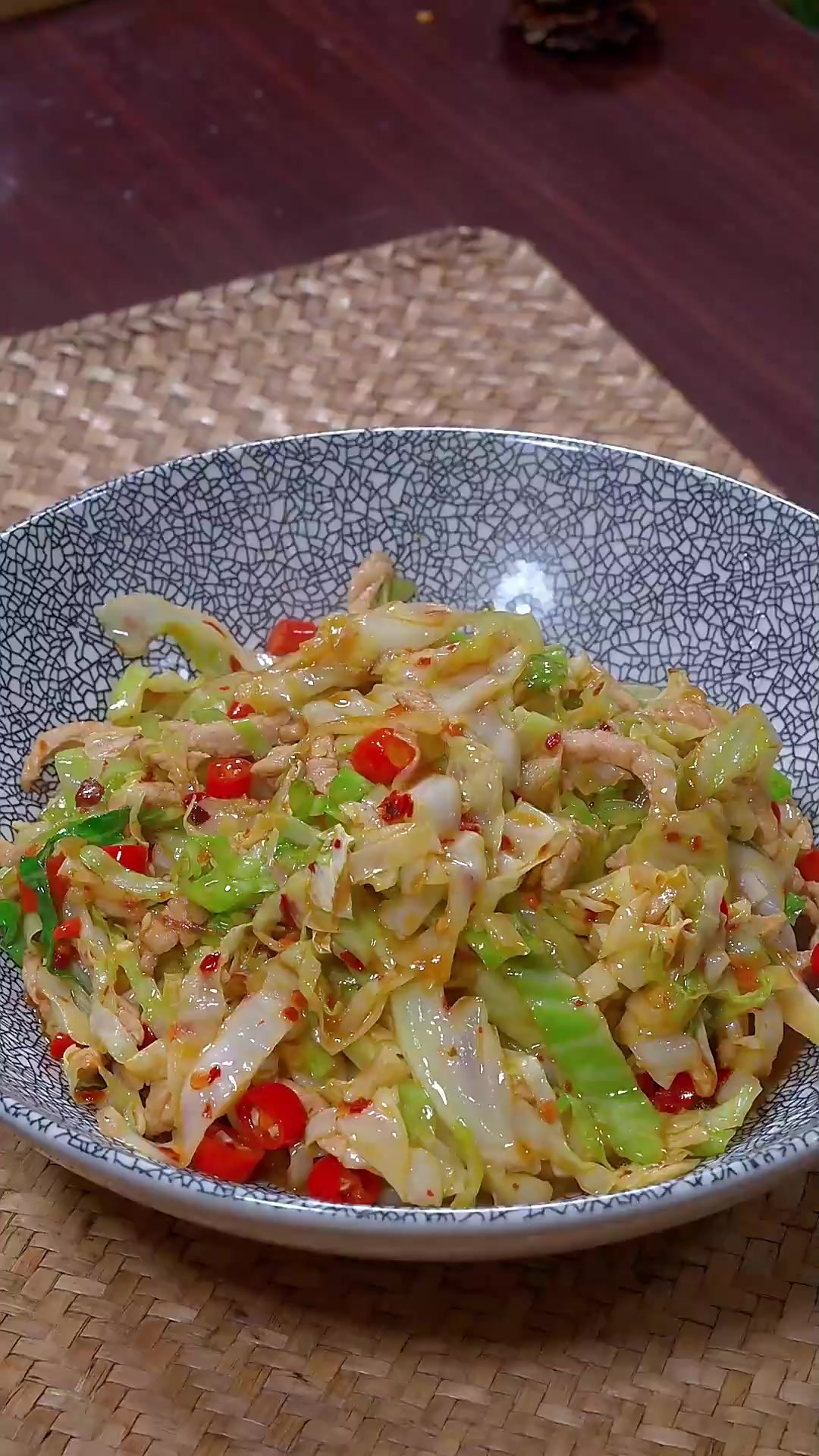 简简单单的下饭菜,包菜丝炒肉,做法超简单!