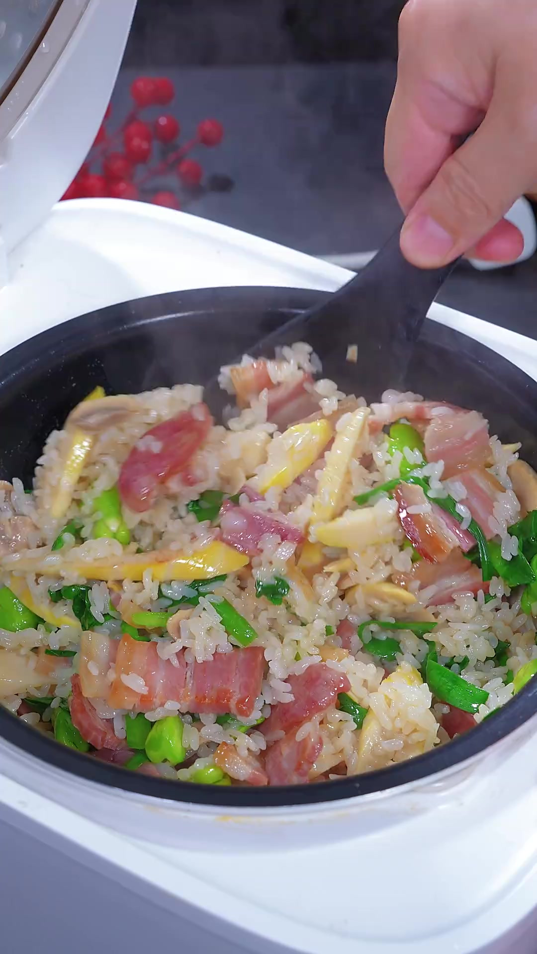 每年春季我们家就喜欢吃这个咸肉菜饭，简单又美味