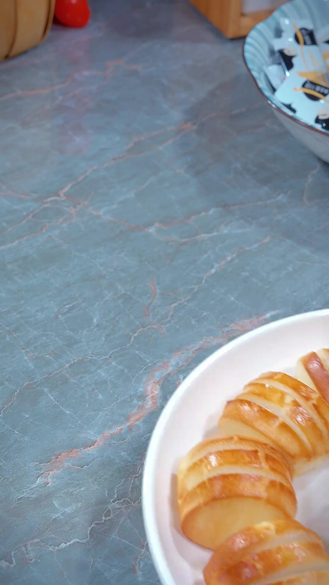 就这个外脆里软的奶香小馒头，去年过年的时候我就炸了好几盘不够