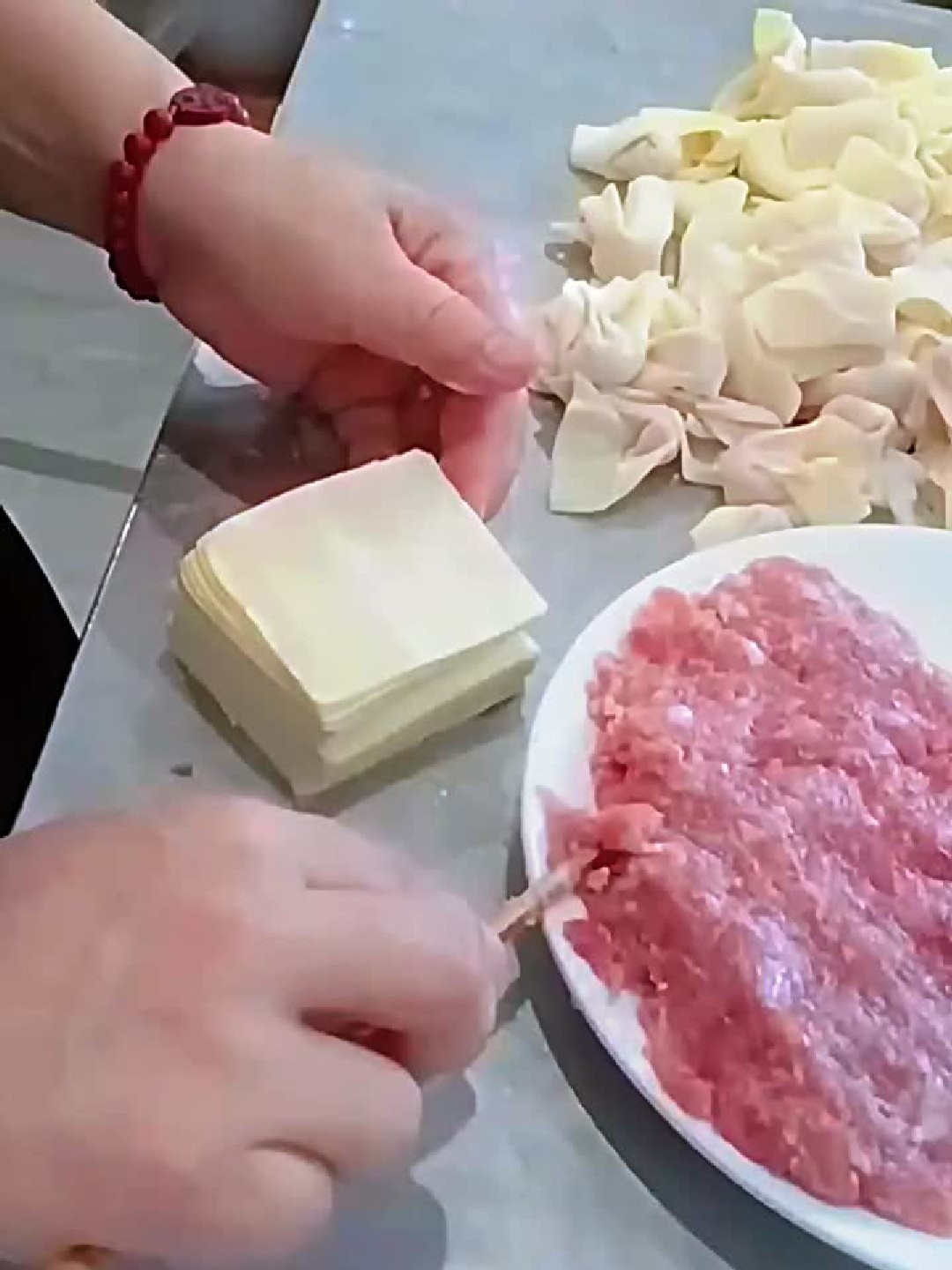这个包馄饨的手法又快又好看