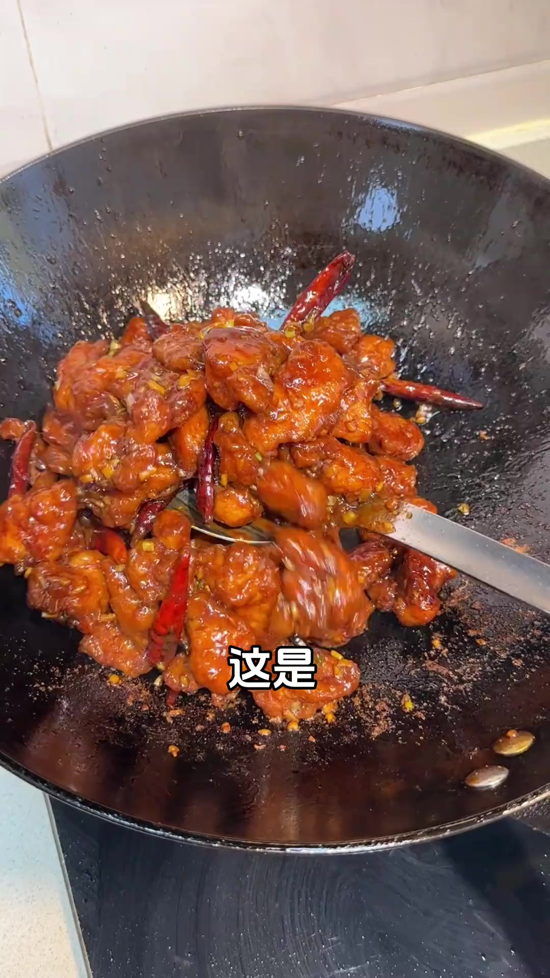 在国外特别火的湖南菜左宗棠鸡,口感外脆里嫩,酸甜咸香带一点点