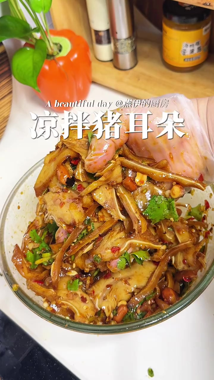 下酒又下饭的凉拌猪耳朵 巨好吃的凉拌猪耳朵做法