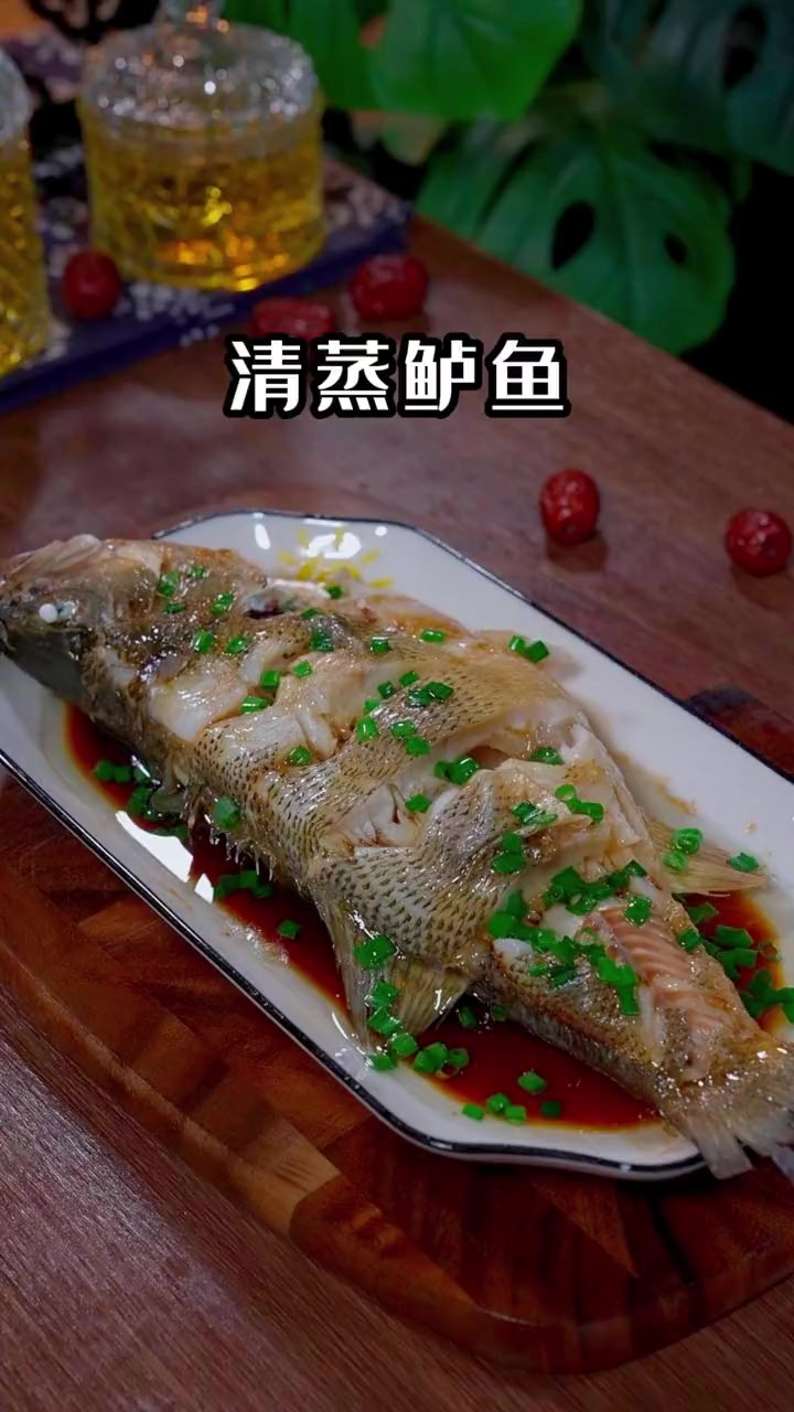 以后鲈鱼买回家，你就像我这样做个清蒸鲈鱼吧，做法简单，口感嫩