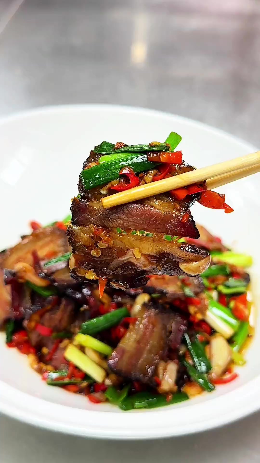 大蒜叶炒五花腊肉,下酒下饭不错