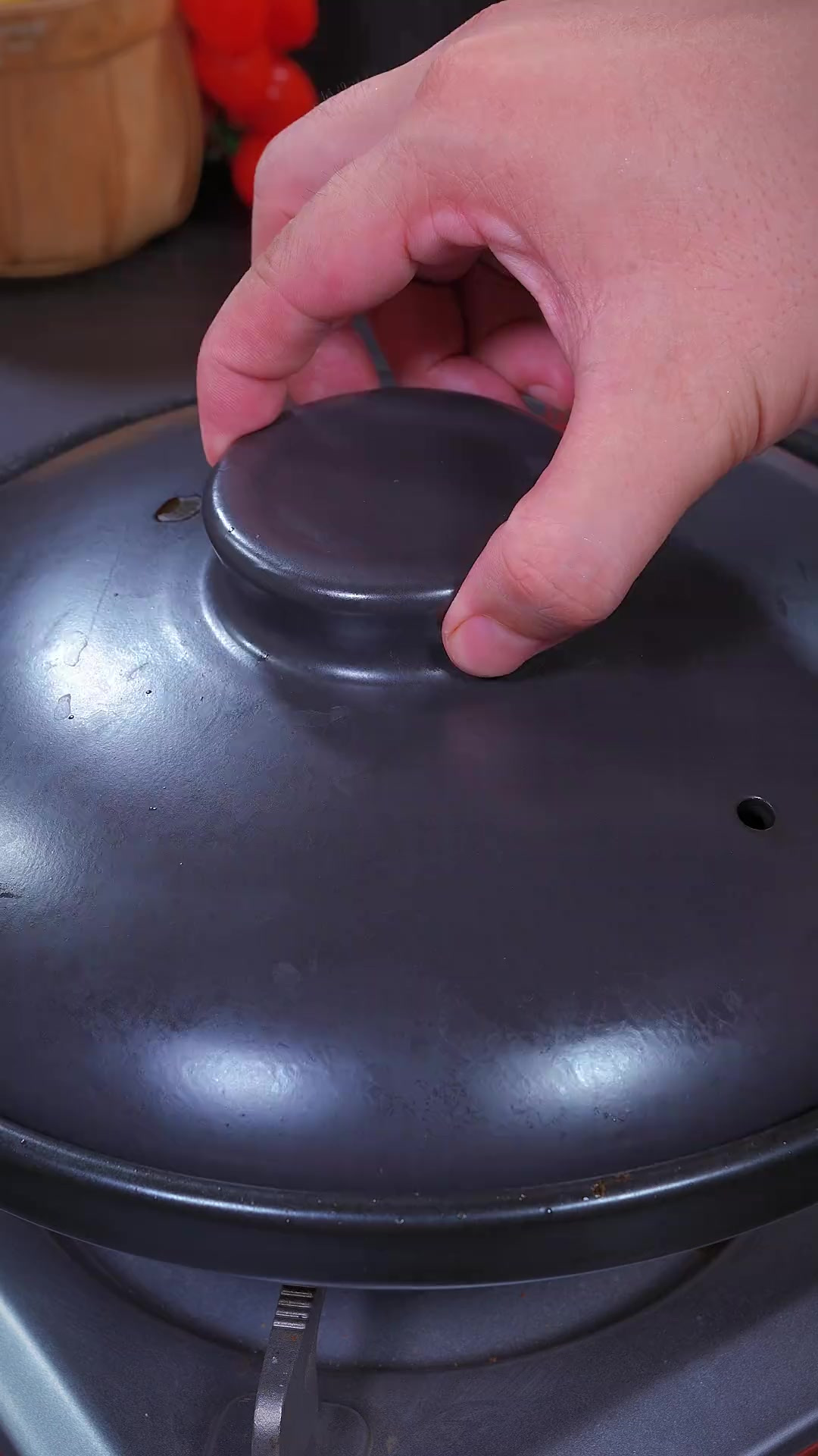 每次家里来客人，我都会安排这道拿手好菜，鲍鱼鸡翅煲，真的非常