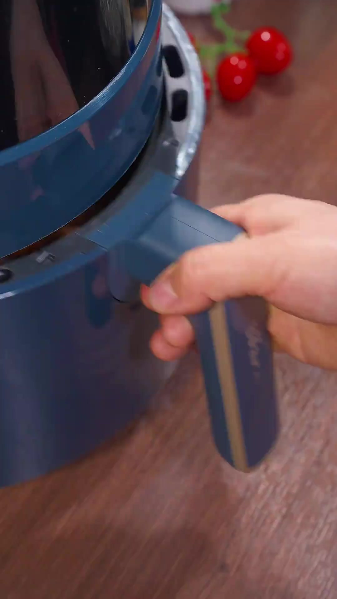 在家几分钟就可以做出这个奶香浓郁的黄金小馒头，酥酥脆脆的，太