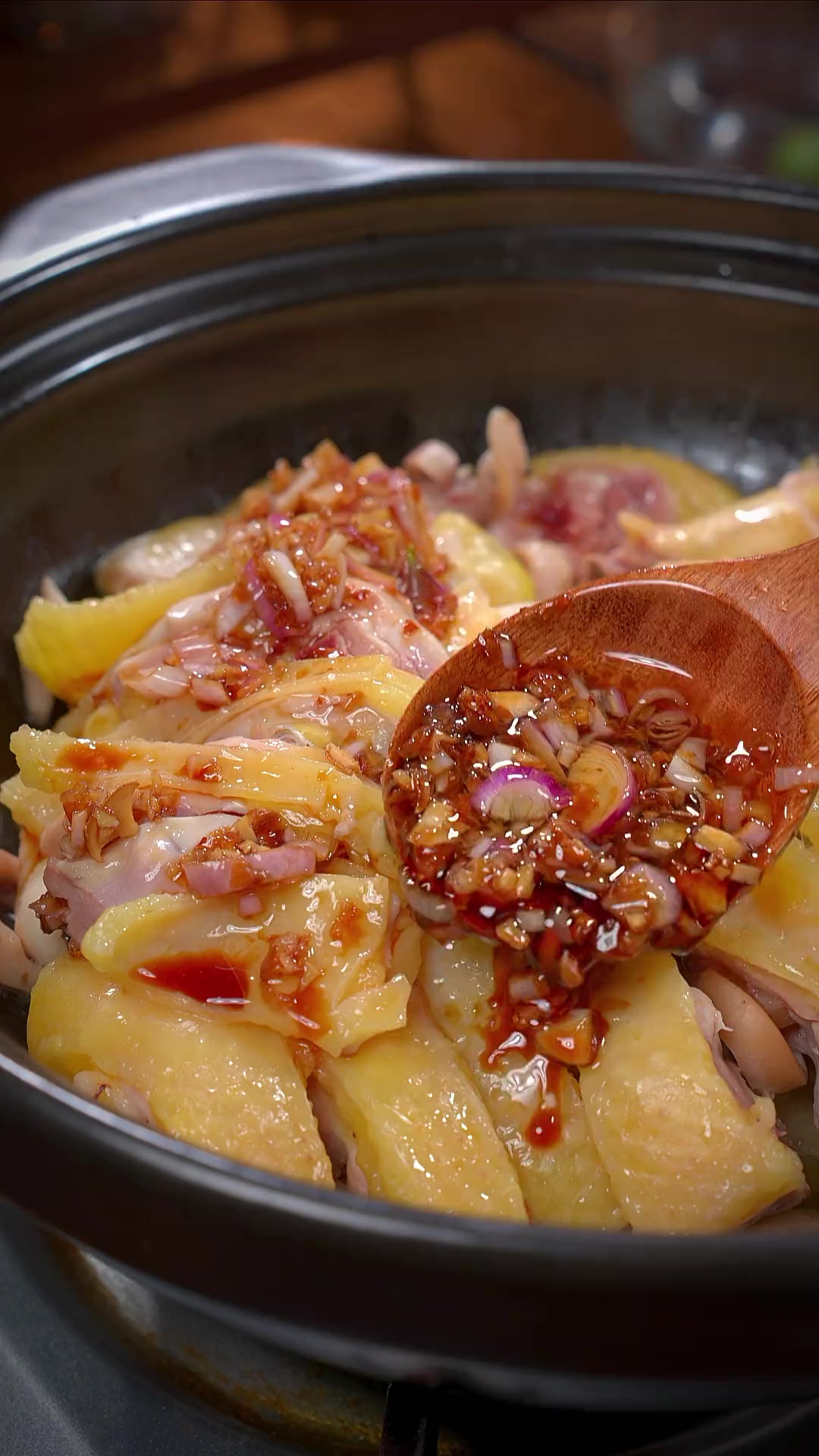 以前过年过节的时候我妈才舍得买墨鱼干，然后才能吃到这个菜，满