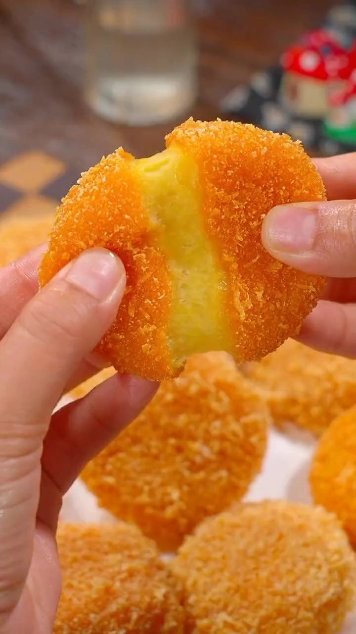 很多人在家做南瓜饼怎么都做不好，今天就把方法分享给大家，做出