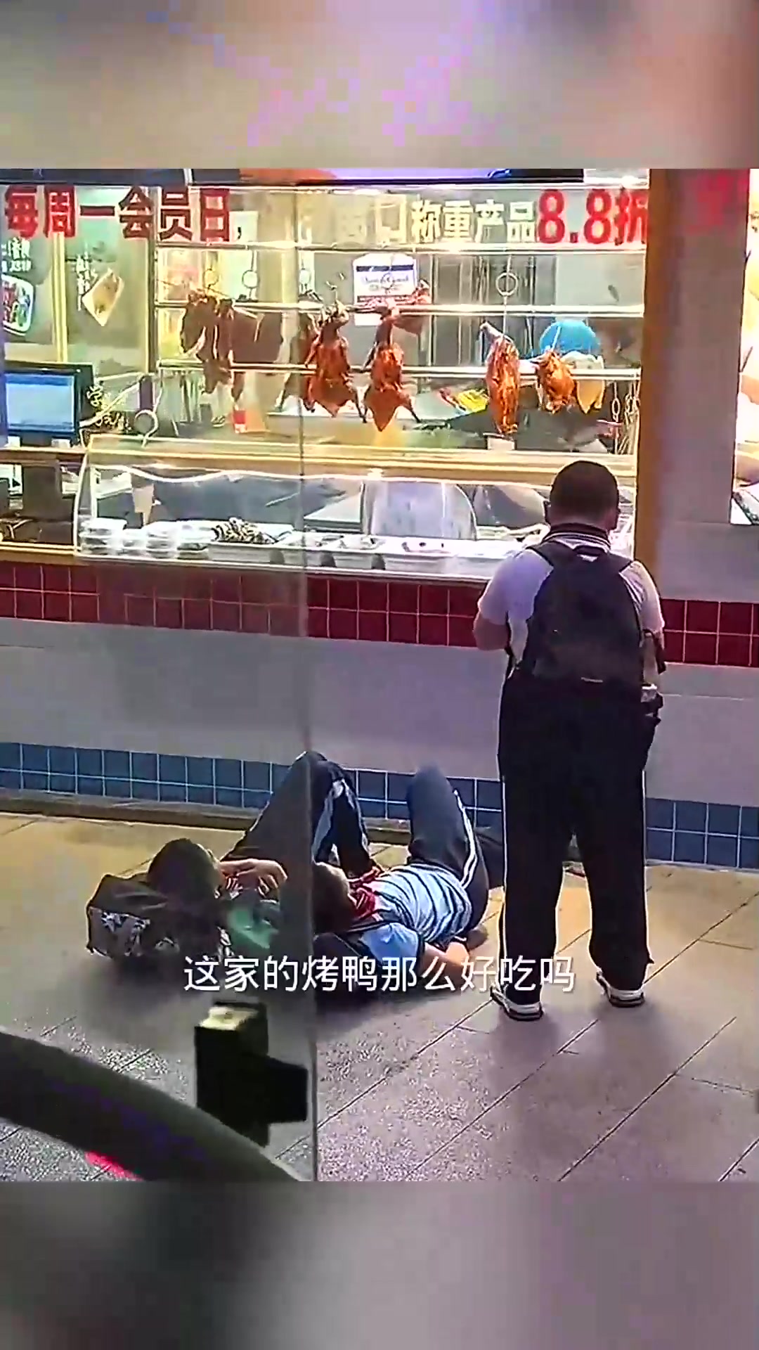  躺着的馋猫,烤鸭店的广告!