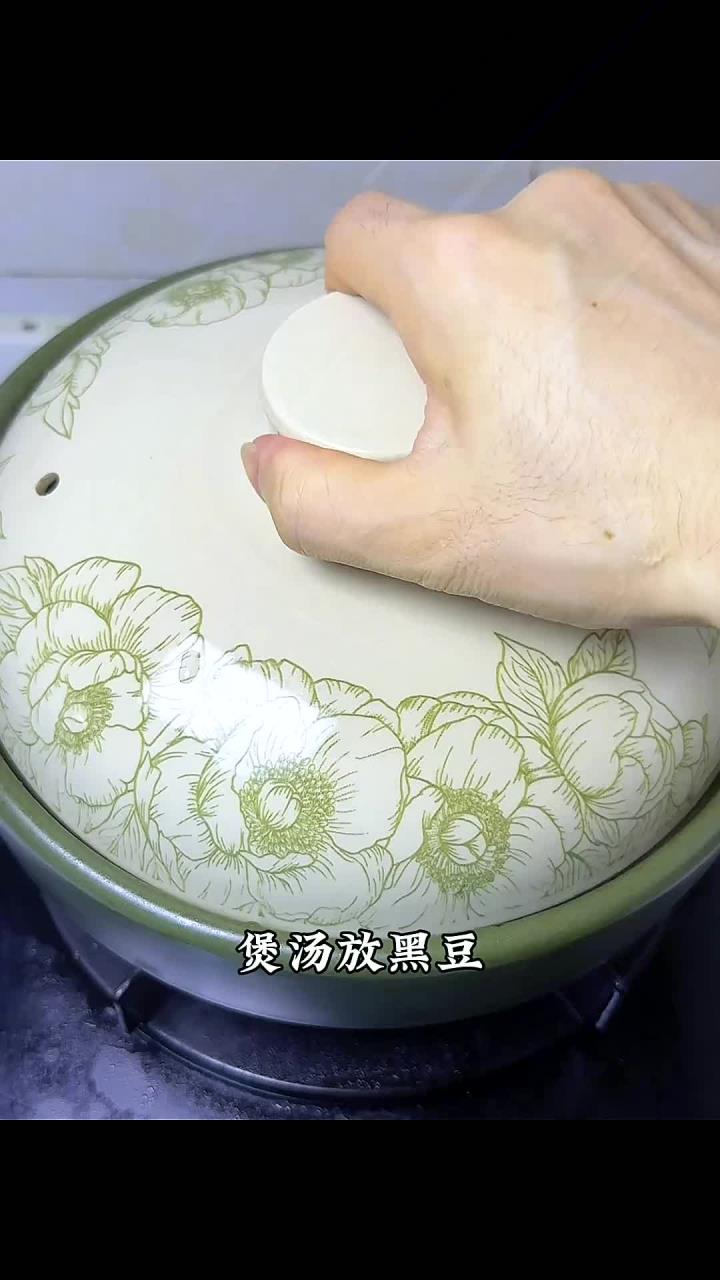 绝了！给娃喝这黑豆排骨汤，鲜到舔碗还补营养！煲汤儿童成长汤广东靓汤宝妈分享