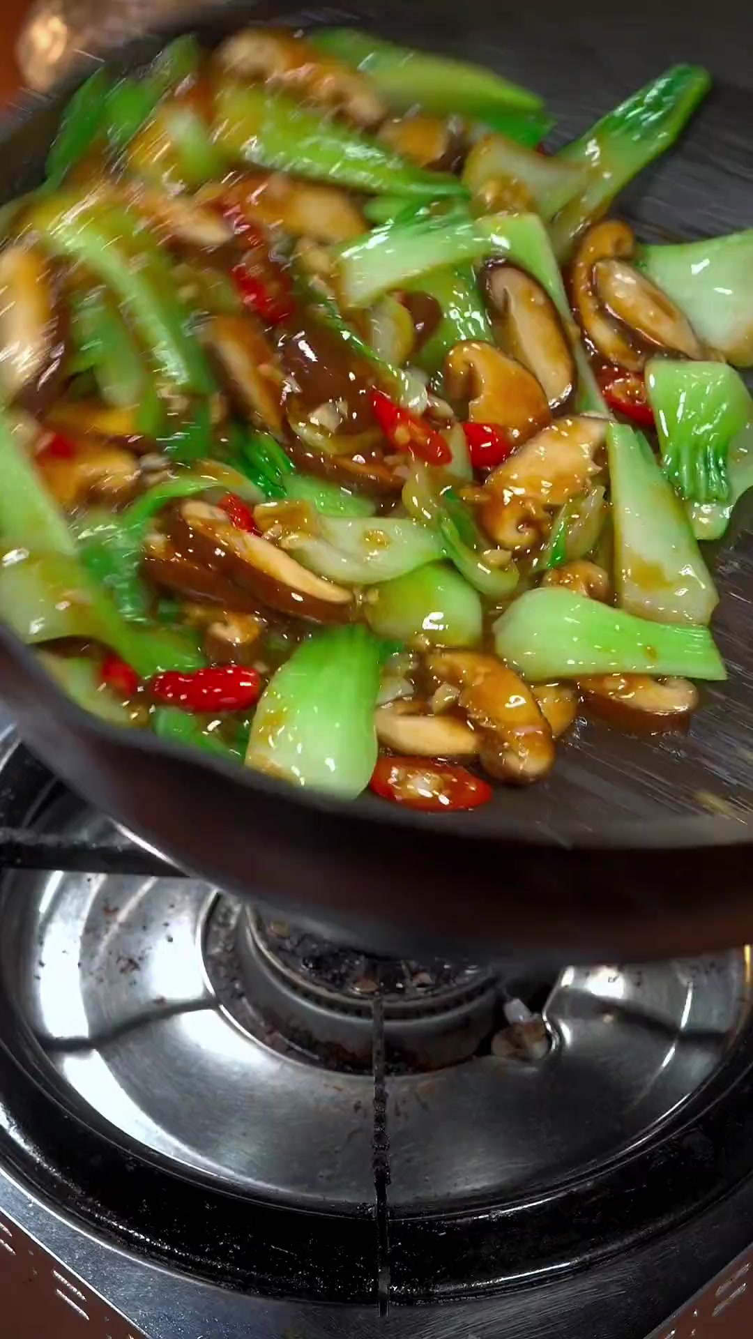 以后想吃香菇炒青菜,你就像我这样做,做法简单,清脆好吃不油腻