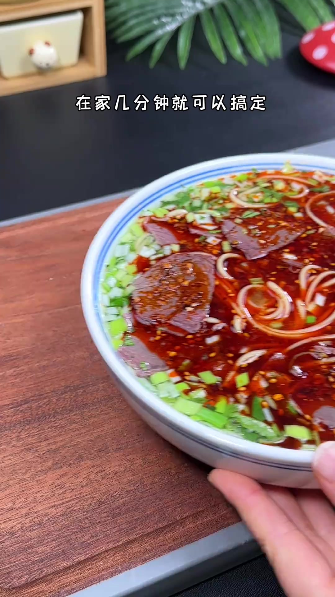 下班几分钟就可以搞定一碗地地道道的兰州牛肉拉面，香喷喷的味道