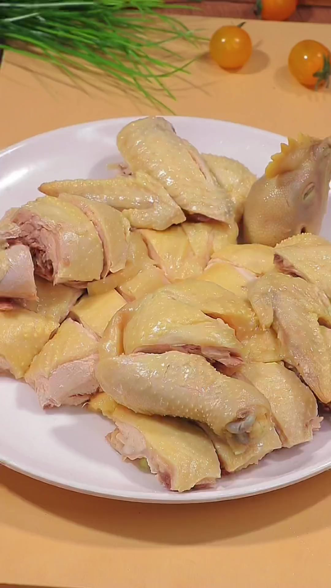 风靡大江南北的白切鸡，这做法真简单，皮脆肉嫩，连厨房小白都能